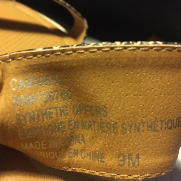 🌸4/$30🌸 NWOT Faux Snake Skin Sandals - Picture 8 of 9